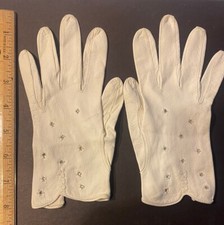 Vintage Women  s White Leather Gloves With Beadwork. Size 6.