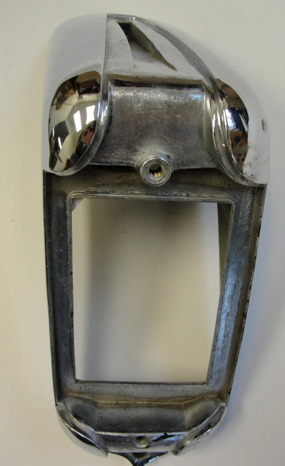 Chrysler Windsor 1941 luz trasera izquierda del lado del conductor carcasa cromada 902162 nuevo en stock Foto 3 de 4