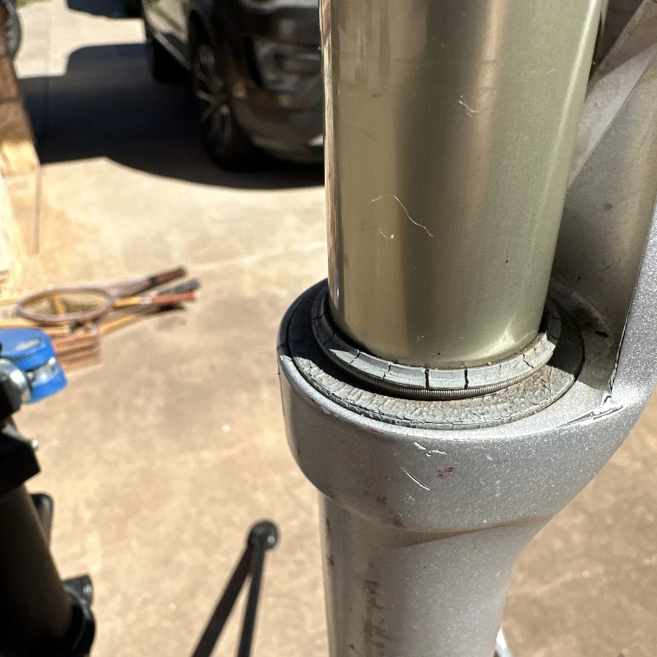 ROCK SHOX RECON 351 1 1/8" THREADLESS 26" WHEEL BICYCLE FORK 200 MM STEERER - Image 3 of 4