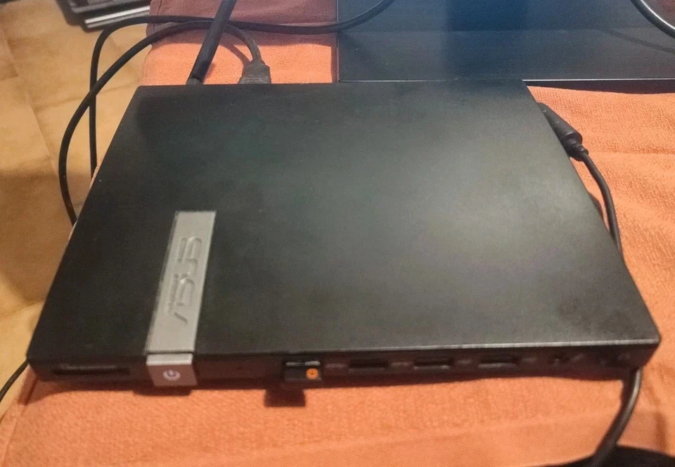 ASUS E410-B0105 N3150 8 GB RAM 125GB SSD Windows 10 Mini PC Desktop - Immagine 2 di 4