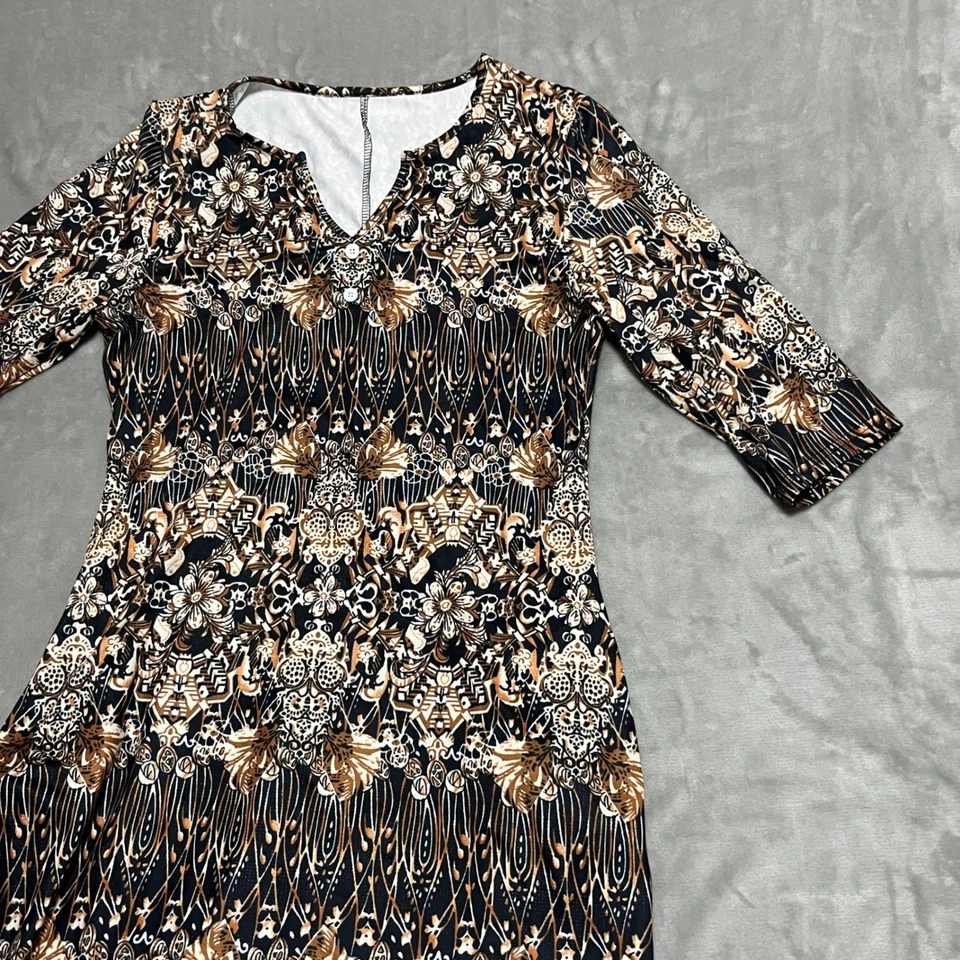 Vestido midi feminino M manga 3/4 gola V estampa floral boêmio preto marrom - Imagem 4 de 4