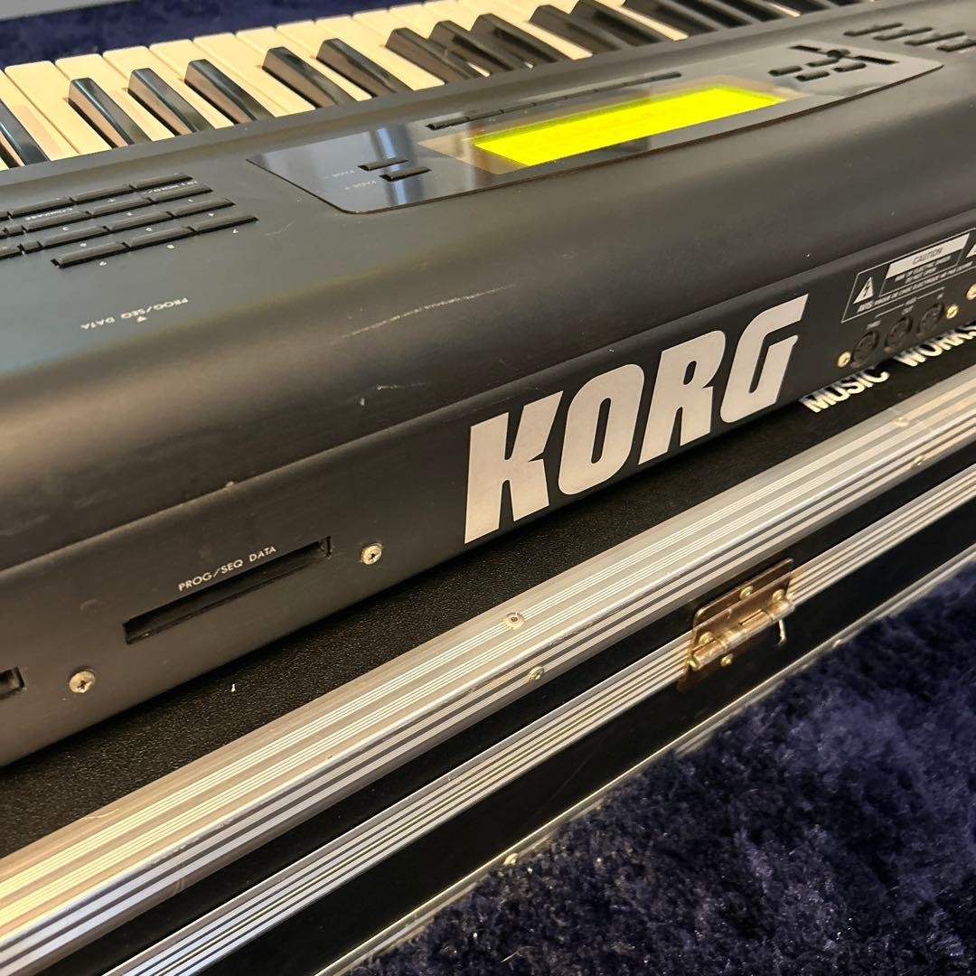 Korg 01/W FD 88-key Keyboard Synthesizer Black keyboard Music