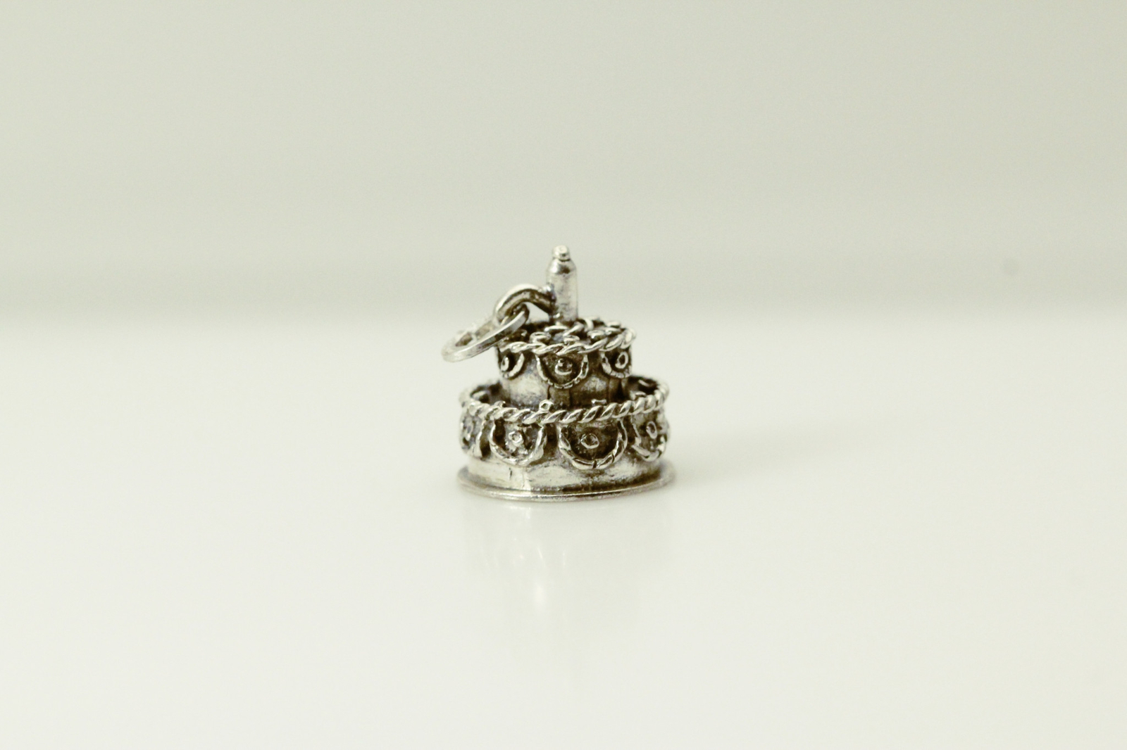 "Happy Birthday" 925 Stirling Silver Cake Charm 4 grams (PEN9698)