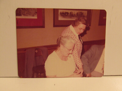 VINTAGE FOUND PHOTOGRAPH COLOR ART OLD PHOTO OLD WOMEN LADIES RESTAURANT 1970S