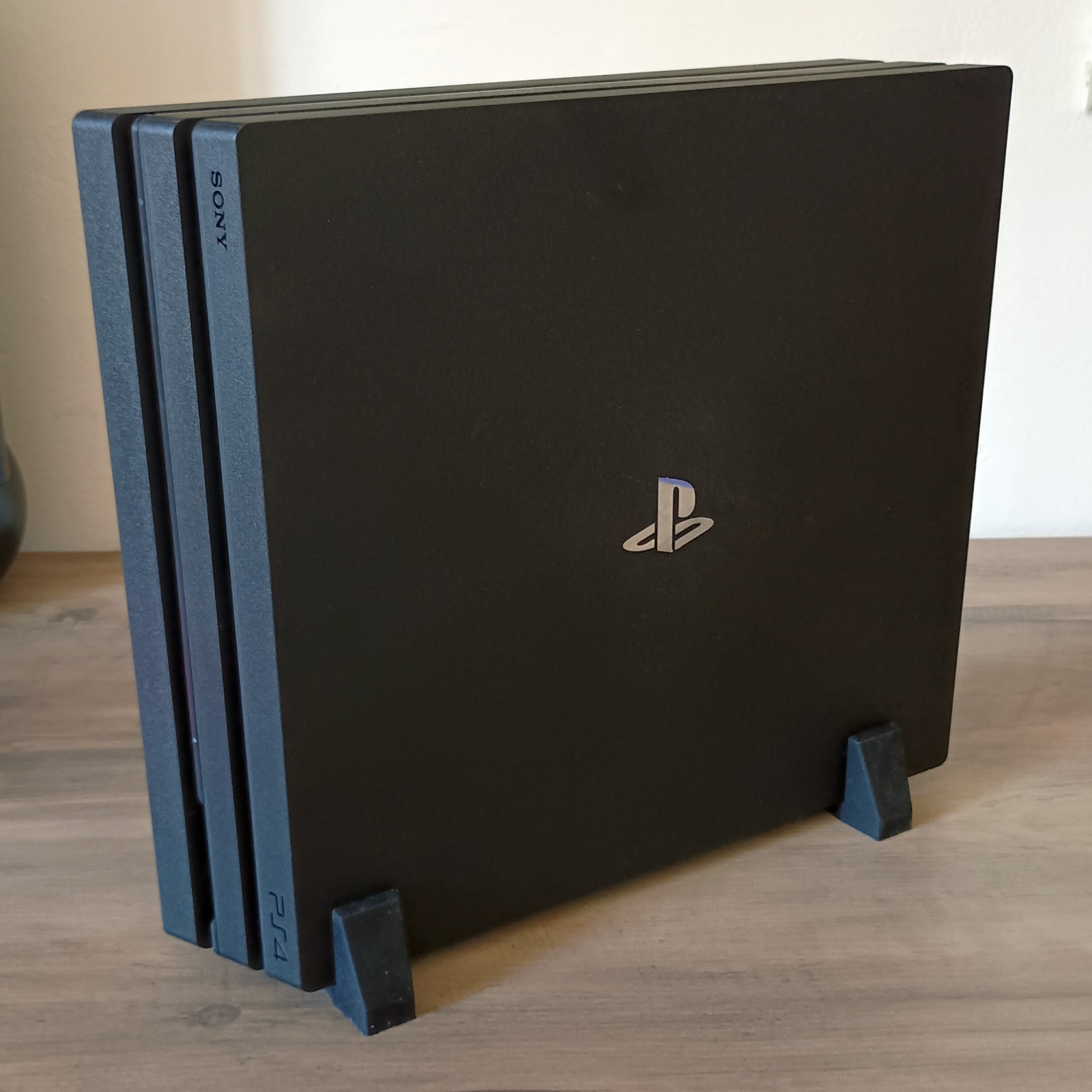 Ps4 Pro 1T Nera PlayStation 4 Sony Solo Console E Cavo + piedini in verticale