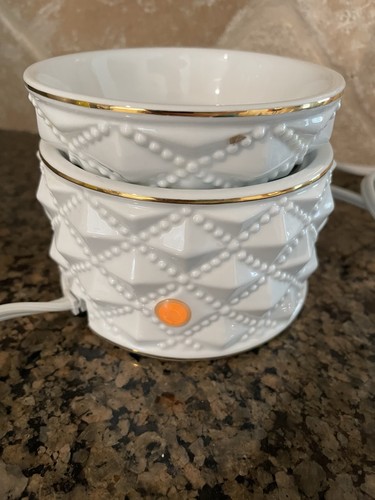 White Diamond Milk Glass Scentsy Plug In Wax Warmer