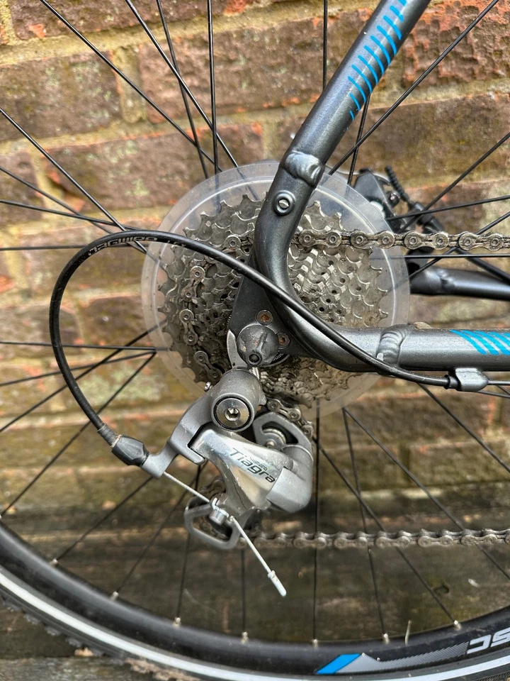 Bicycle - Merida - CX300 - Excellent Condition - Dk .Grey  Blue and white  - Image 2 of 4