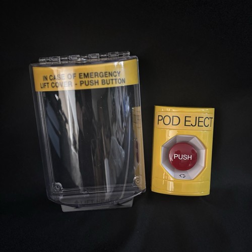 Prop film MOONSHOT di Cole Sprouse! Pulsante Espulsione Pod Emergenza da Space Craft - Foto 4 di 5