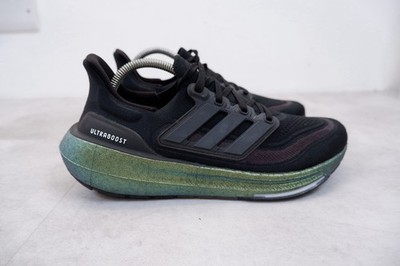 Adidas Ultra Boost Light Herren Sneaker Größe UK 8,5 EU 42,5 Schwarz Schuhe NEU