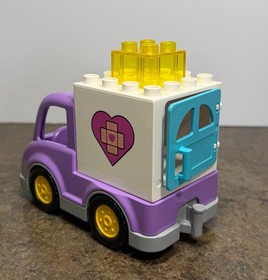 Lego Duplo Set 10605 Rosie the Ambulance with Doc McStuffins *Read*