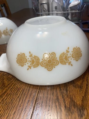 4 Piece Set Pyrex Glass Bowls, Perfect Cond. #441# 442,443,444