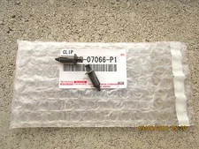 96 - 02 TOYOTA 4RUNNER SET OF 2 INTERIOR DOOR PANEL TRIM BOARD CLIP NEW 07066-P1