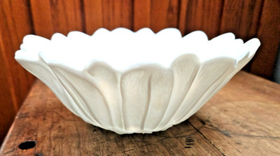 Mid-Century Modern Indiana Glass Lily Pons Milk Glass Sunflower Serving Bowl