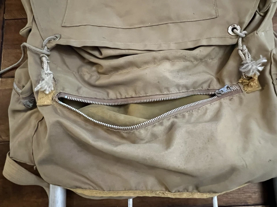 Mochila Vintage Años 70 Marco Externo, 8 Bolsillos 14x32” Verde Oliva *Envío Rápido Foto 2 de 4