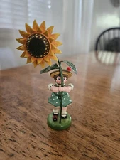 Hubrig Volkskunst Girl holding Sunflower