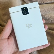 Unlocked BlackBerry Passport Q30 32GB 3GB RAM BB10 4G LTE GSM QWERTY Touchscreen