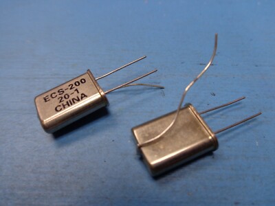 (2) ECS-200-20-1 20.0000 MHz 20pF HC49U RADIAL CRYSTAL CLOCK OSCILLATOR 3rd LEAD