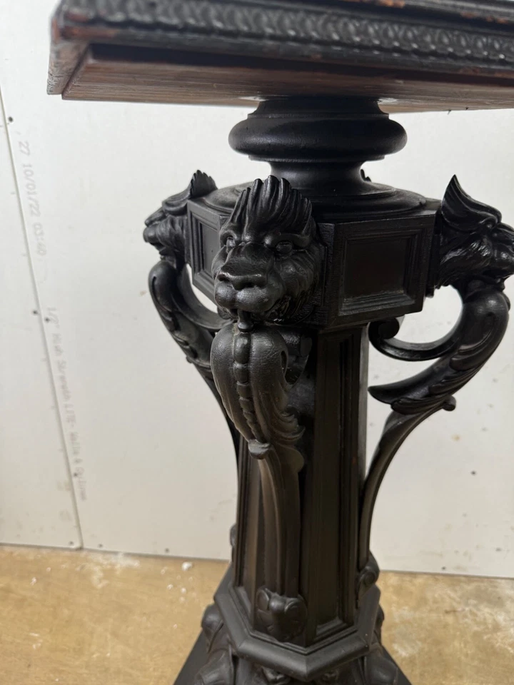 antiguo pedestal cabeza león victoriano mármol ebonizado soporte superior renacimiento 1870 Foto 2 de 4