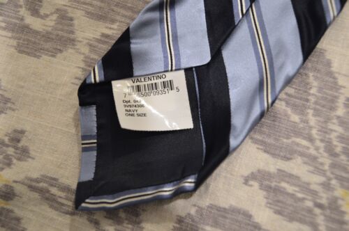 Nuevo con etiquetas Corbata de seda clásica Valentino rayas azules Hecha en Italia Talla Única - Imagen 3 de 4