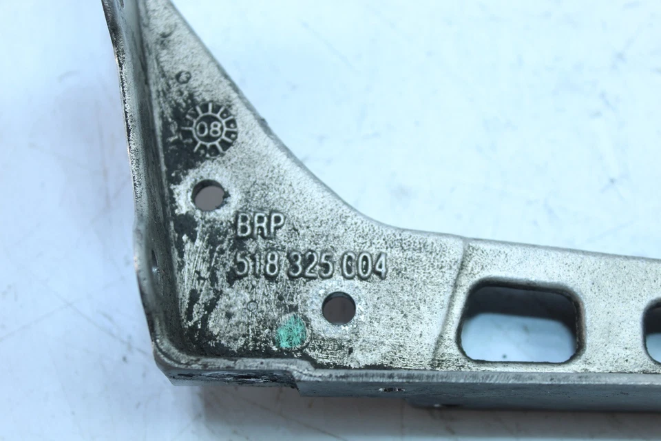 Ski-Doo GSX 1200 2009 OEM miembro del lado izquierdo soporte 518325004 Foto 2 de 4