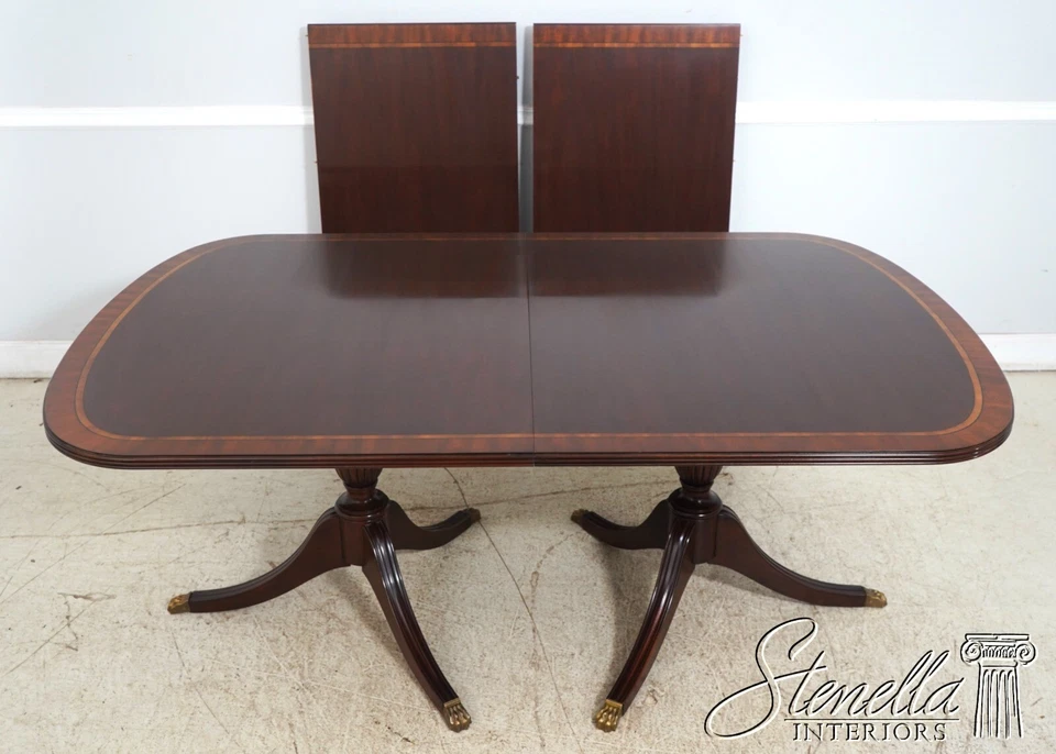 L67789: Mesa de comedor HENKEL HARRIS modelo 2207 con bandas de caoba Foto 2 de 4