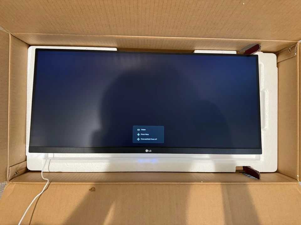 LG UltraWide WFHD 29" FHD Monitor 29WN600-W, IPS w/ HDR 10 Compatibility, Silver - Image 3 of 4