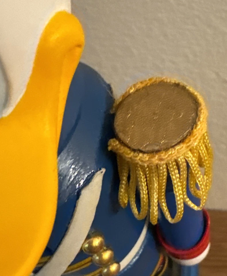 De colección Disney Pato Donald Soldado de Madera Navidad 10” Cascanueces #15849 con Caja Usado en Excelente Condición Difícil de Encontrar Foto 4 de 4