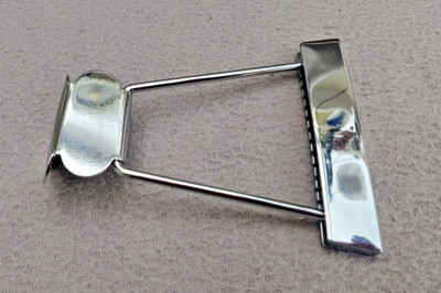 offenes Trapez Gitarren Saitenhalter für 12-saitige Gitarre - kurz - 107 mm
