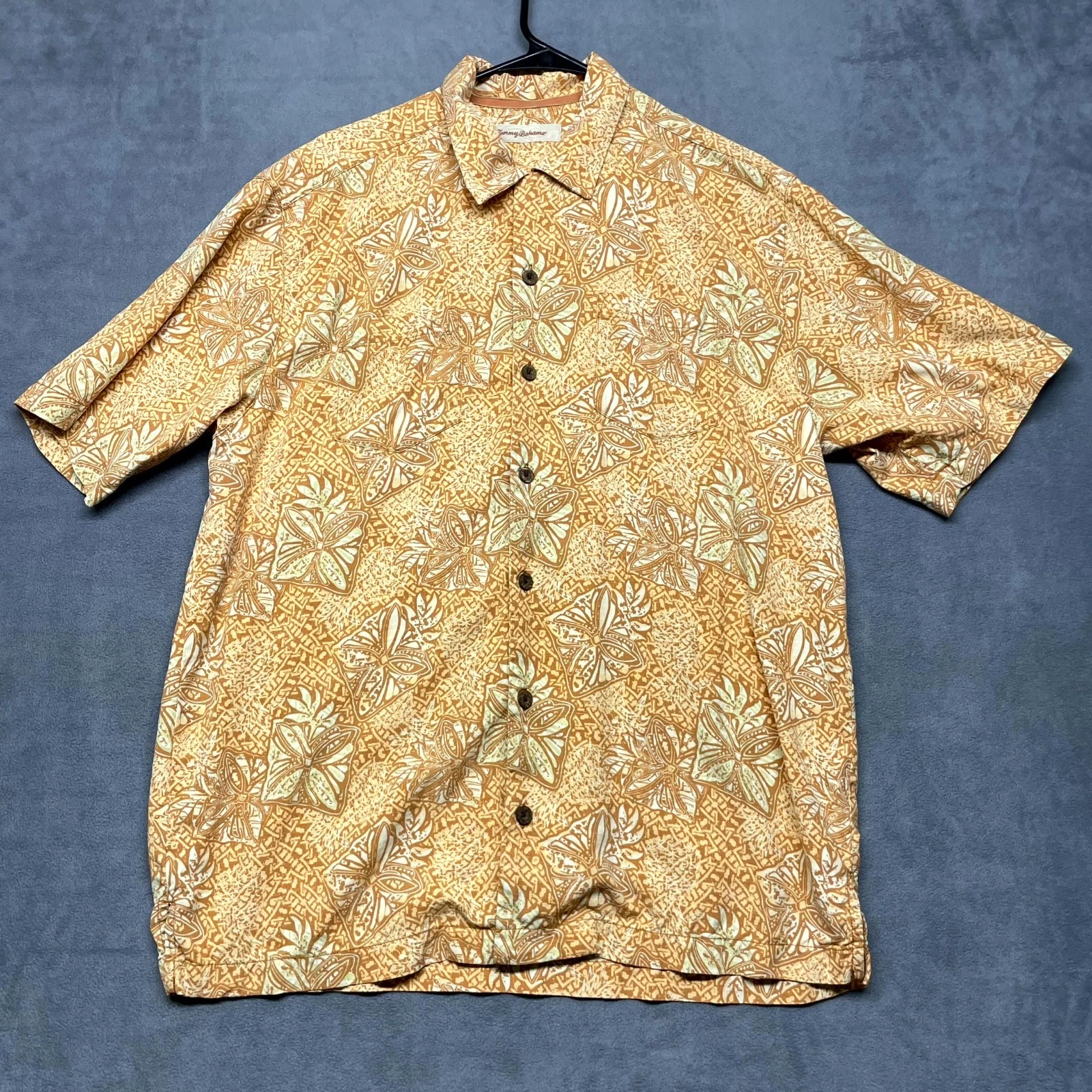 Tommy Bahama Hawaiian Shirt Mens Medium Multicolor Tribal Floral Silk Outdoor