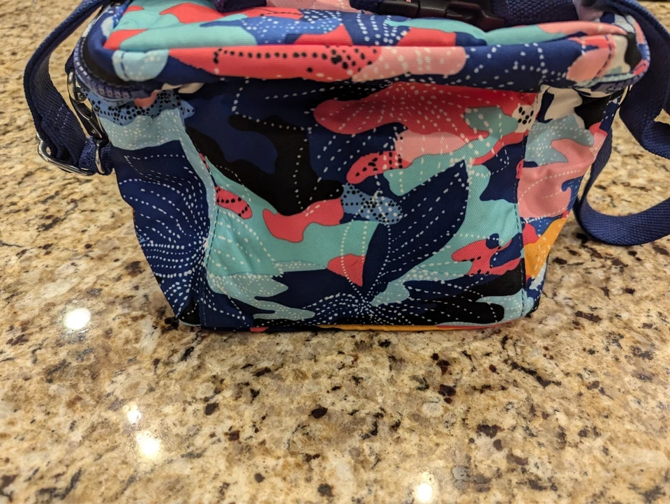 Kipling Graham Lunch Bag Dazzling Lily Print AC8234 8X7.5X7 - Image 2 of 4