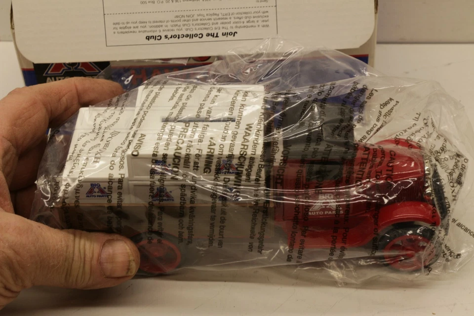 Ertl Die Cast Big A Auto Parts 1931 Hawkeye Crate Bank Locking Bank 1/34 Scale - Image 3 of 4
