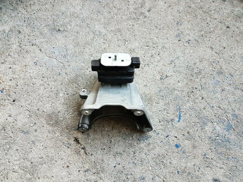 BMW 5er F10 F11 N47 Getriebetragbock mit Getriebelager 6781240 6769848