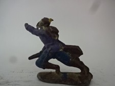 Stara cynowa figurka / Cesarstwo Niemieckie / Spadający żołnierz - wariant malowany 2