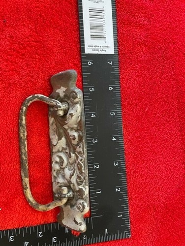 ANTICO Coppia di tiranti per cassetti in ottone pressato (2) P17 - Foto 8 di 9