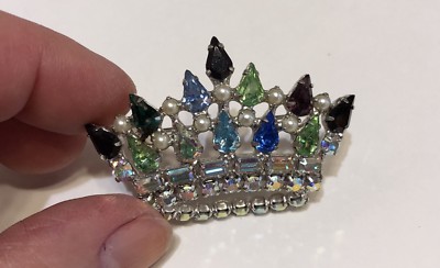 b david crown brooch