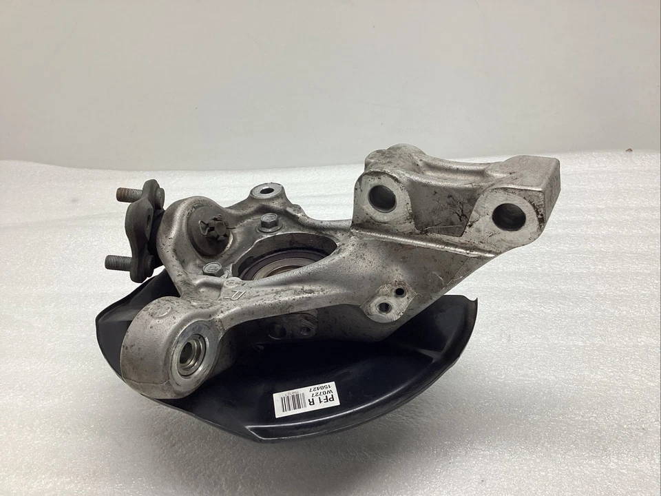 Toyota Prius 2010-2015 eje delantero derecho del lado del pasajero nudillo cubo de rueda OEM Foto 4 de 4