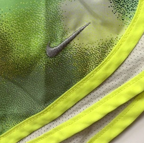 Шорты беговые для девочек Nike Dri-Fit Tempo средние зеленые белые неоновая отделка спортивные - Изображение 2 из 4