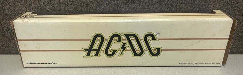 Remolque tractor Mattel Hot Wheels 2011 AC/DC de alto voltaje modelo nuevo Foto 3 de 4