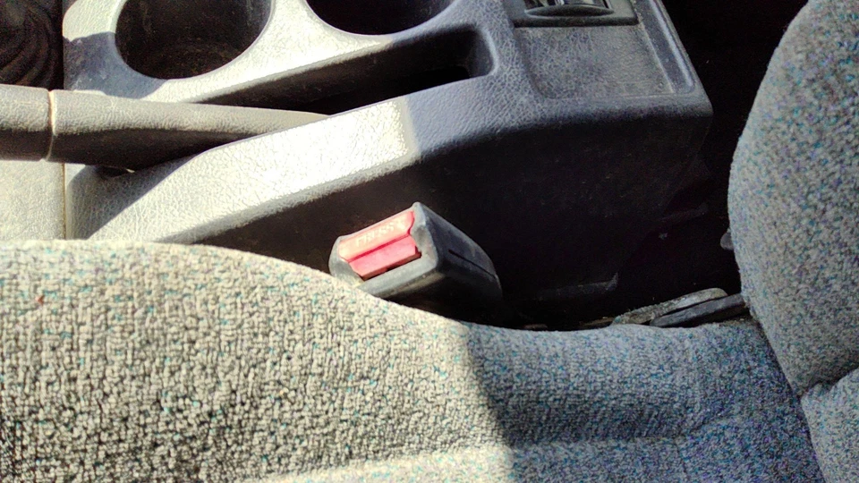 Suzuki Sidekick Driver 1997 cinturón de seguridad delantero izquierdo hebilla receptor fabricante original Foto 4 de 4