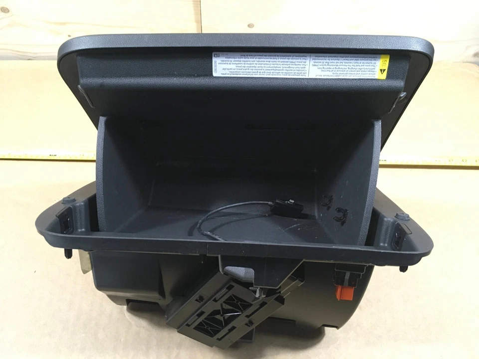 2013 - 2016 Volkswagen Beetle Coupe Glove Box Assembly 5C1857114A OEM . - Image 4 of 4
