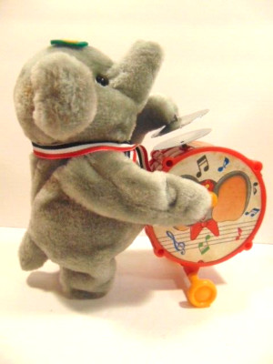 old Great Elephant Drummer battery toy, made in Taiwan by Hong Da; Works