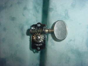 VINTAGE YAMAHA MIJ GUITAR TUNER / TUNING MACHINE KEY