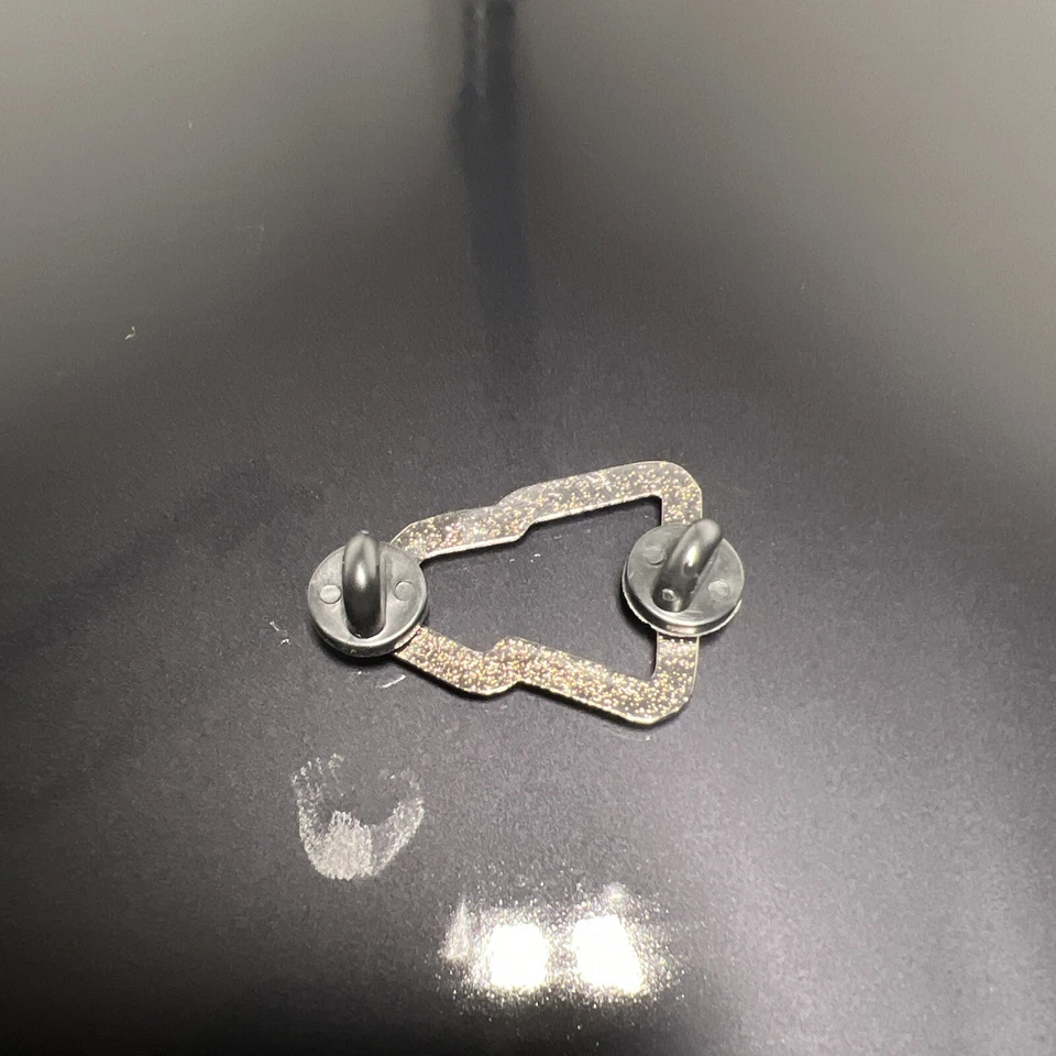 Prendedor de sombrero New Era de lujo - accesorio de solapa brillante estilo negro y diamante Foto 2 de 2