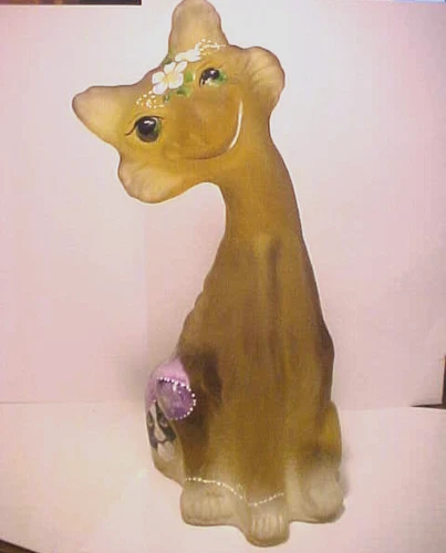 2023 Fenton Glass Hand Ptd KITTY WEARING HAT PLAYING w/ PEARLS Alley Cat # 19/19