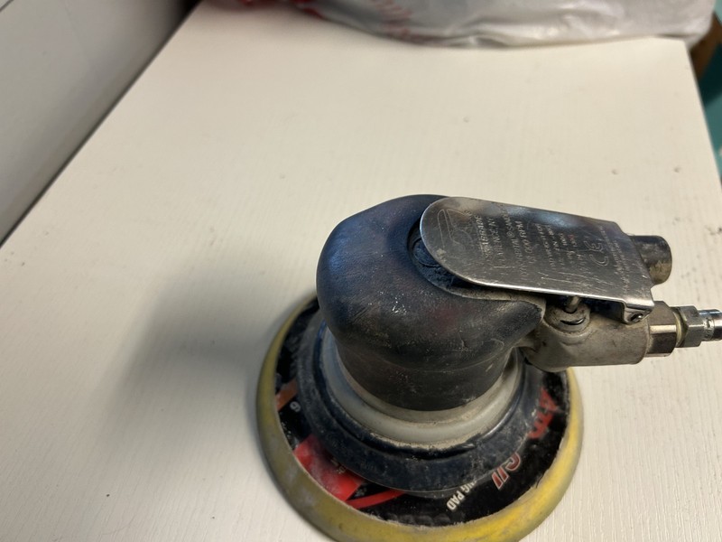 6 INCH DYNABRADE AIR RANDOM ORBIT SANDER