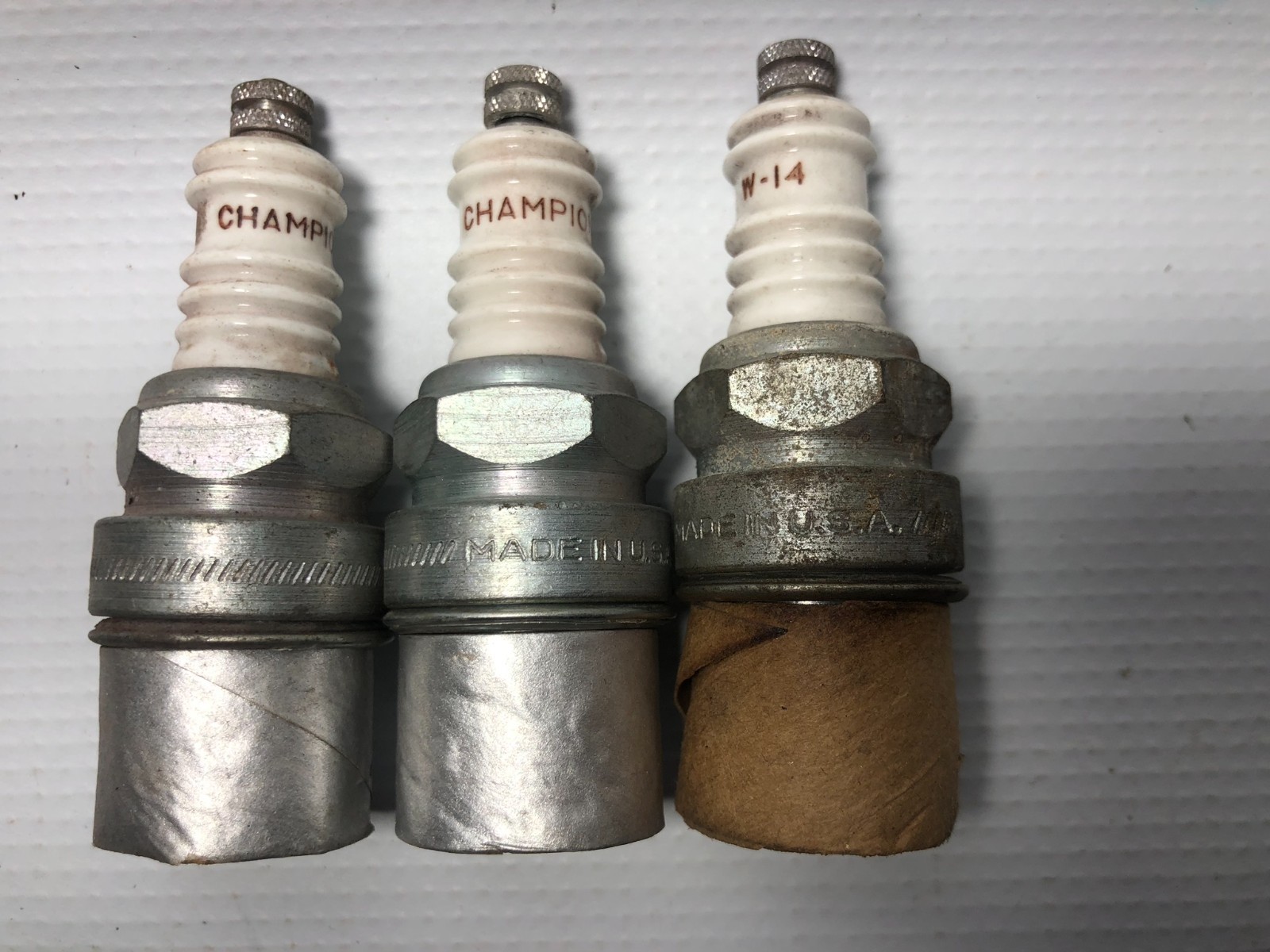Vintage Champion W14 Spark Plugs 3
