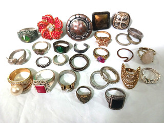 Vintage jewelry Rings large lot. Mixed metals stones. Gold? Silver? untested.
