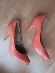coral colour heels