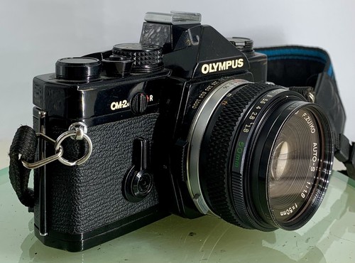 Olympus OM-2n Black - 35mm SLR Film Camera + 50mm f/1.8 Lens+BOX+CASE-Tested✅ 22 - Picture 3 of 10