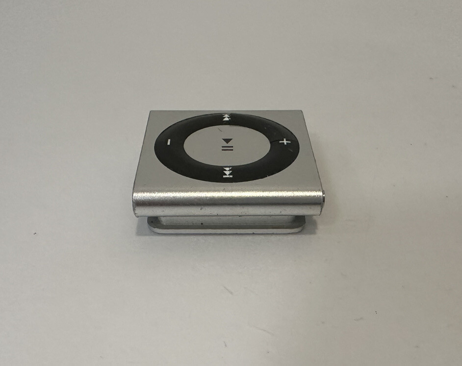 Apple iPod Shuffle 4th Generation Silver (2 GB) Works Great